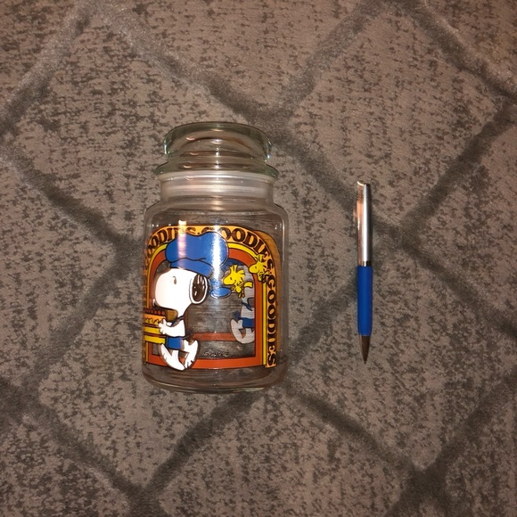 Peanuts Snoopy Jar - Picture 4 of 8